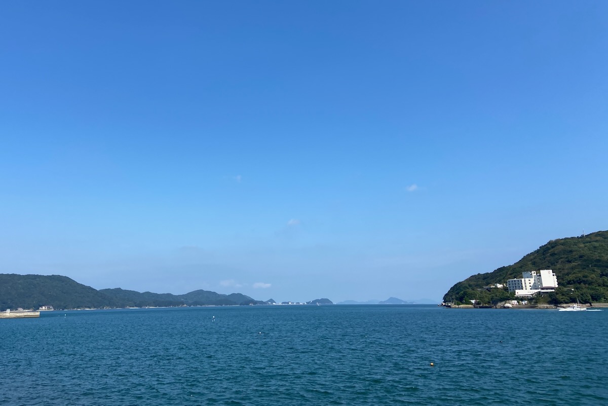 駅を降りるとそこはもう海!